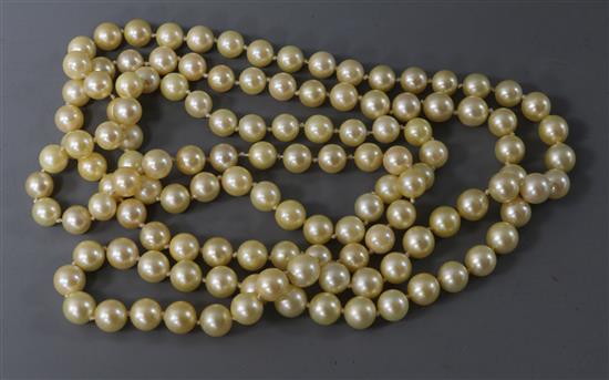 A single strand cultured pearl necklace, 114cm.